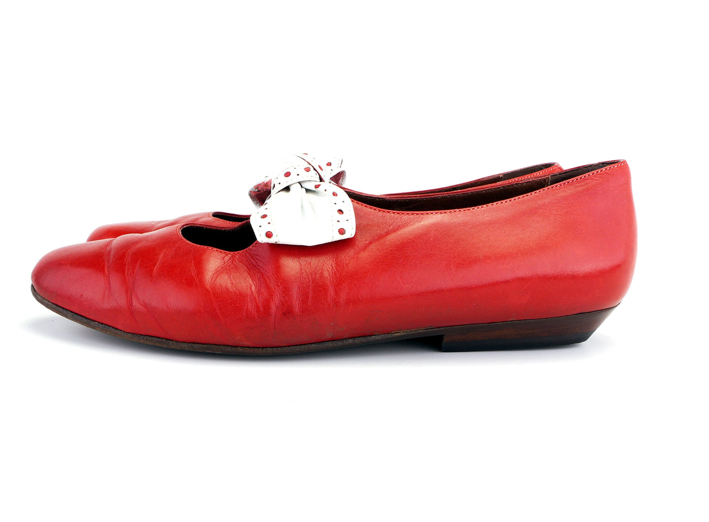 1980s Flat Red Pumps with White Leather Bow by Duo UK 6