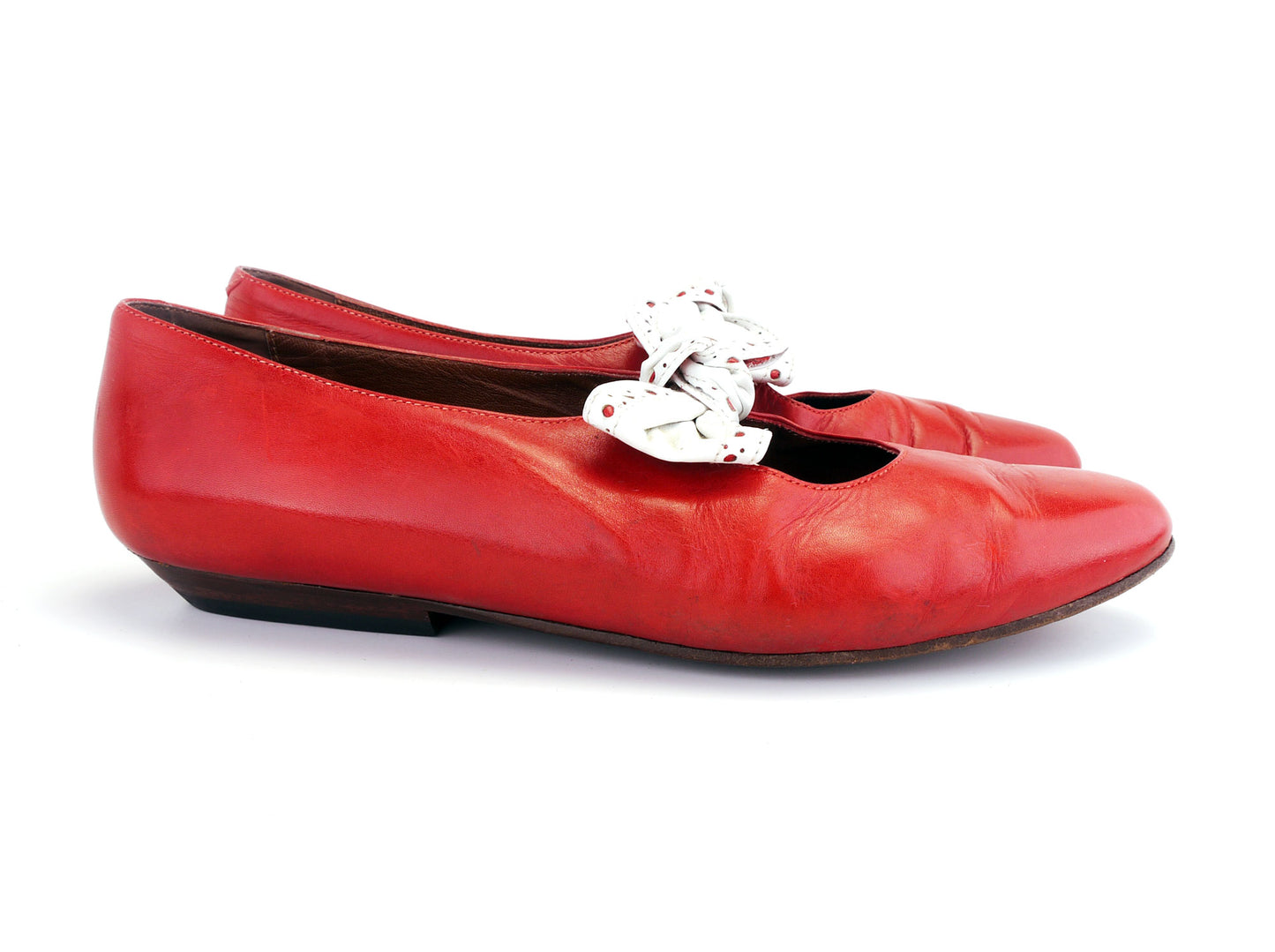 1980s Flat Red Pumps with White Leather Bow by Duo UK 6