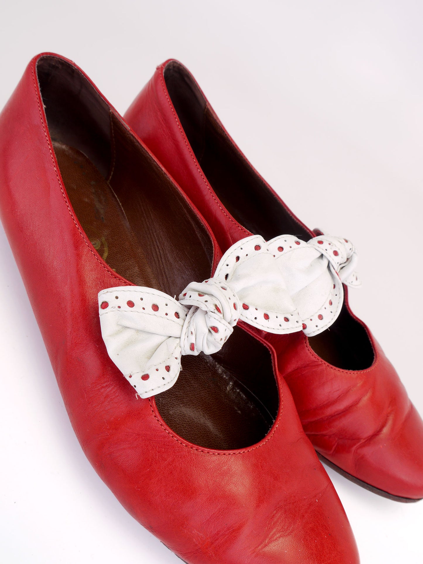 1980s Flat Red Pumps with White Leather Bow by Duo UK 6