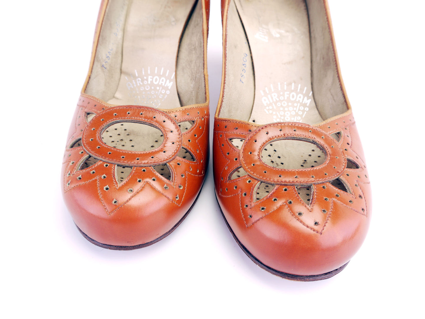 1950s Tan Baby Doll Pumps w Flower Cutout UK 3.5