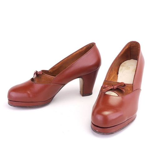 1940s Tan Platform Pumps by Tanghe 0f Izegem UK 2.5