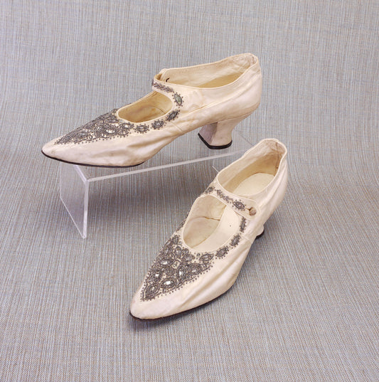 Edwardian White Silk Bar Shoes w Silver Beading UK 6