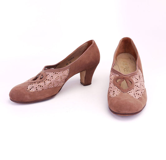 Early 1950s Bective Taupe Lace Pumps UK 7 Wide
