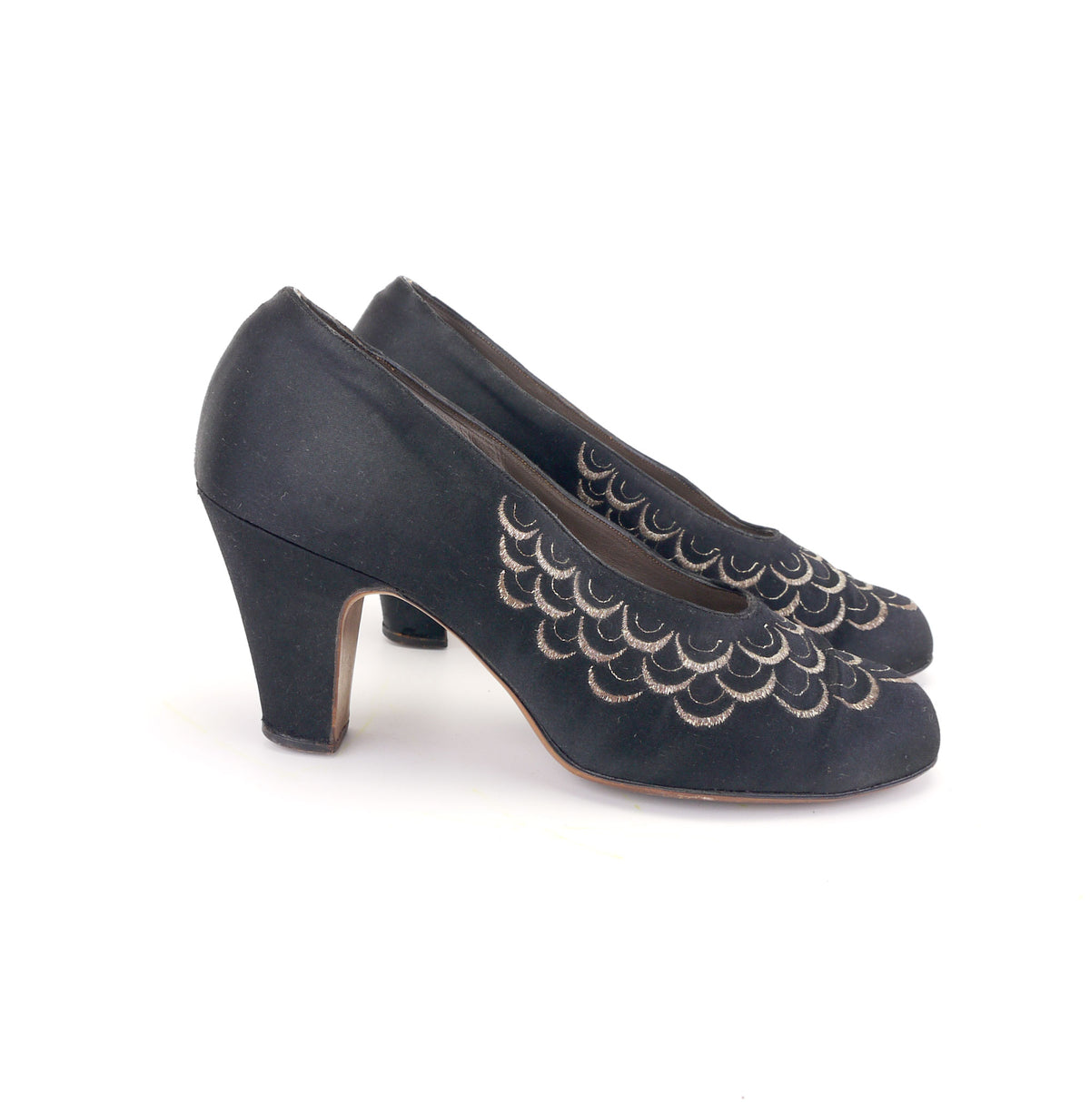 1940s Embroidered Black Silk Pumps by Binns UK 3.5