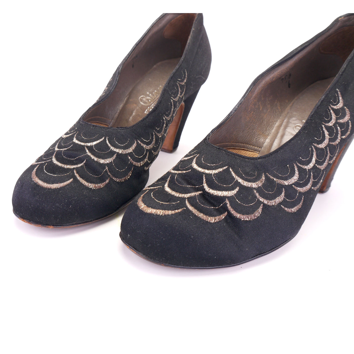 1940s Embroidered Black Silk Pumps by Binns UK 3.5