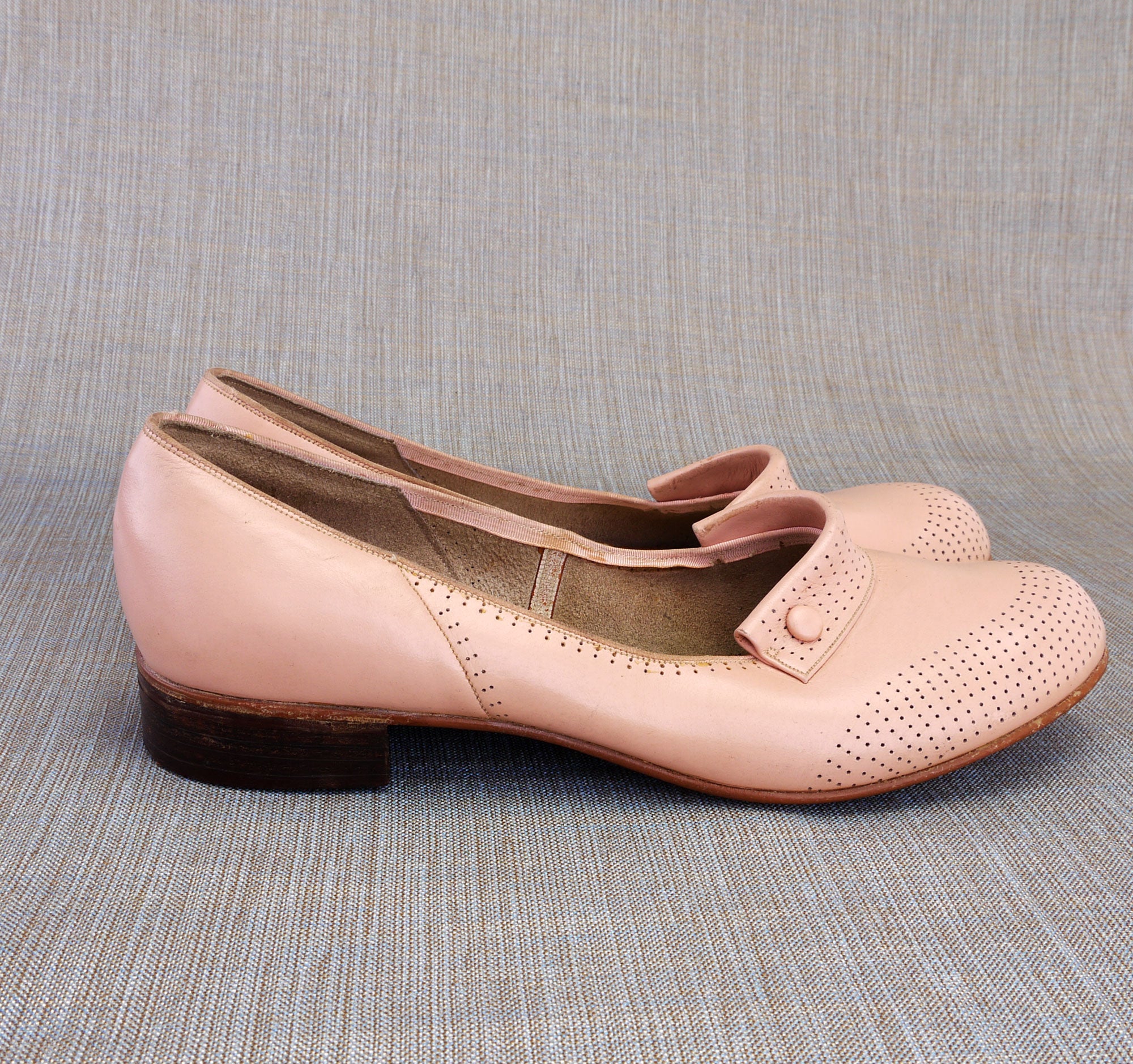 Pale pink 2024 flat shoes