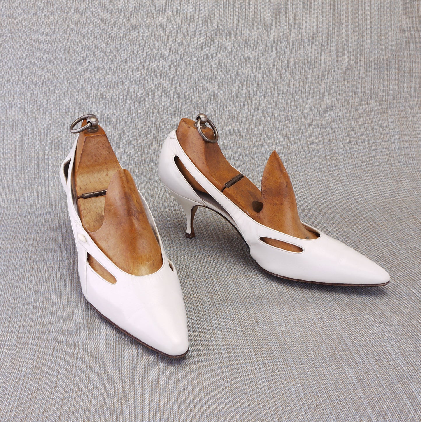 1960s Unworn Italian White Stilettos by Elliott UK 5.5