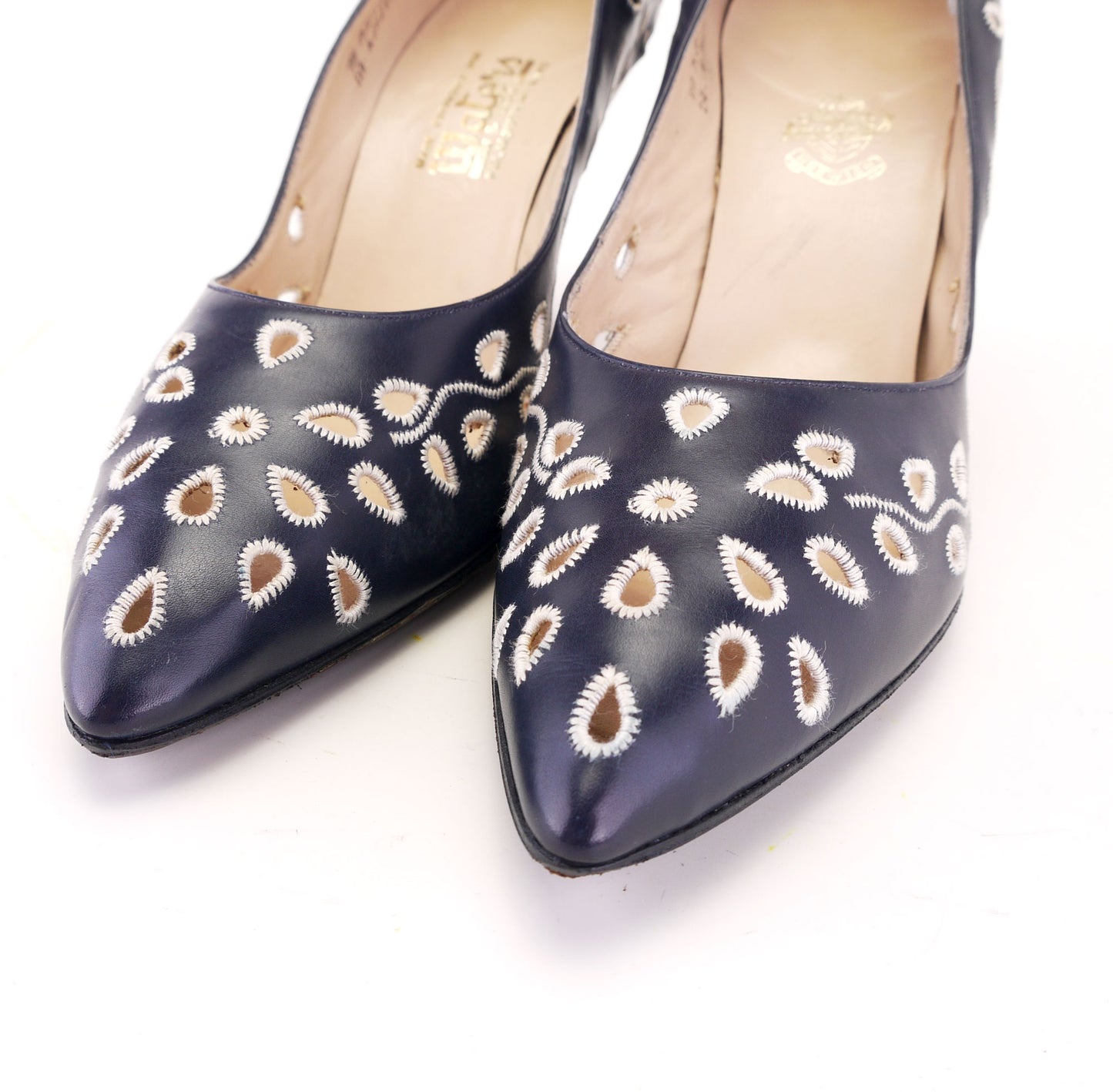 1950s Navy Blue Stilettos w White Embroidery & Cutouts UK 4.5