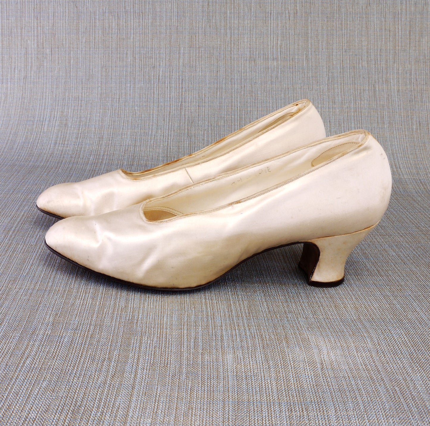 1930s UNWORN Jacobus White Silk Pumps UK 5