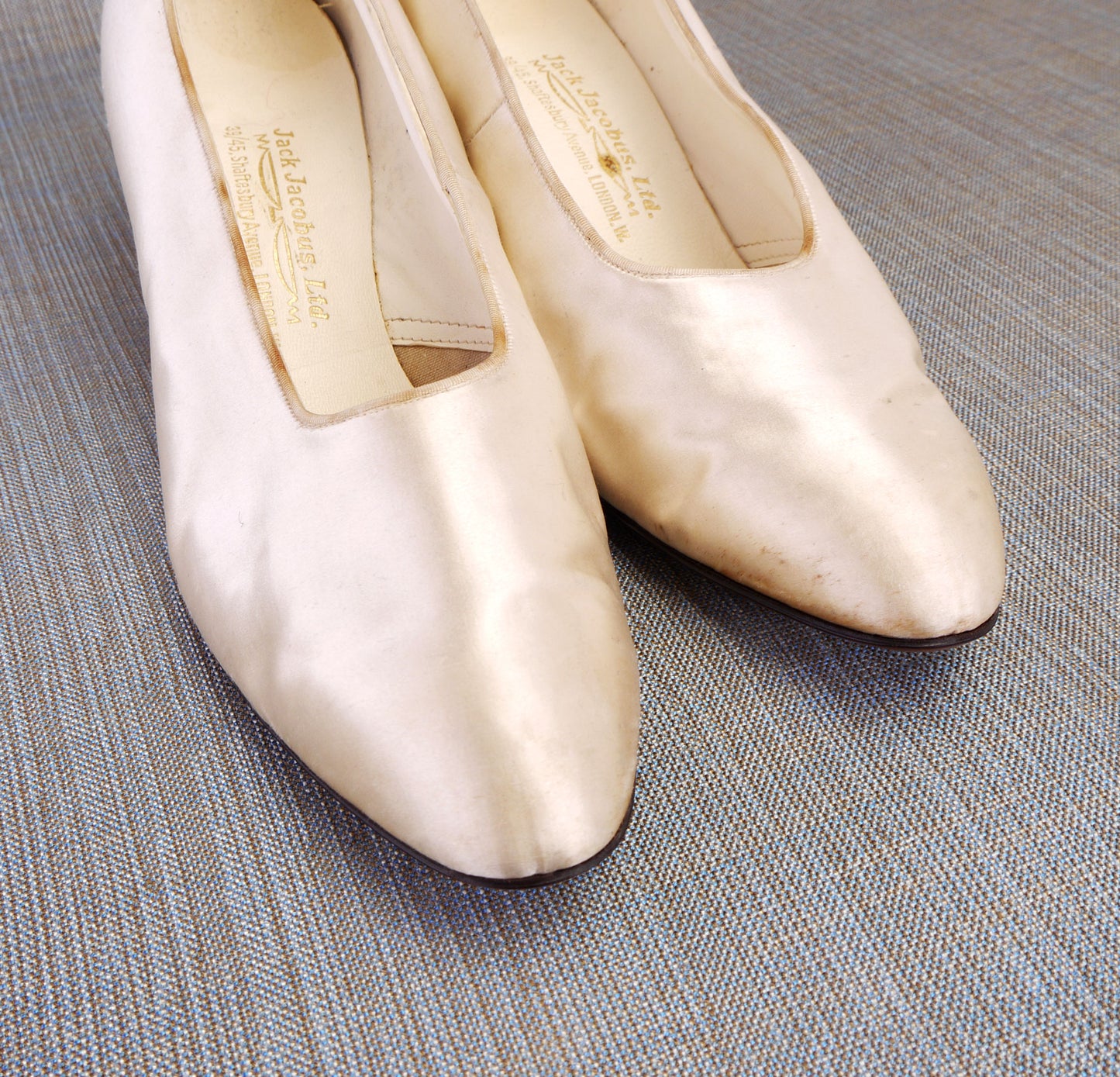 1930s UNWORN Jacobus White Silk Pumps UK 5