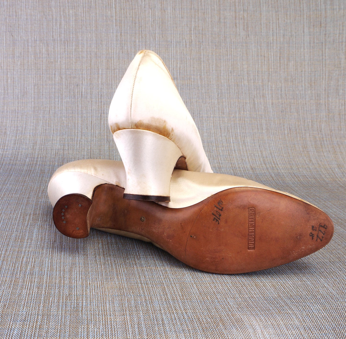 1930s UNWORN Jacobus White Silk Pumps UK 5