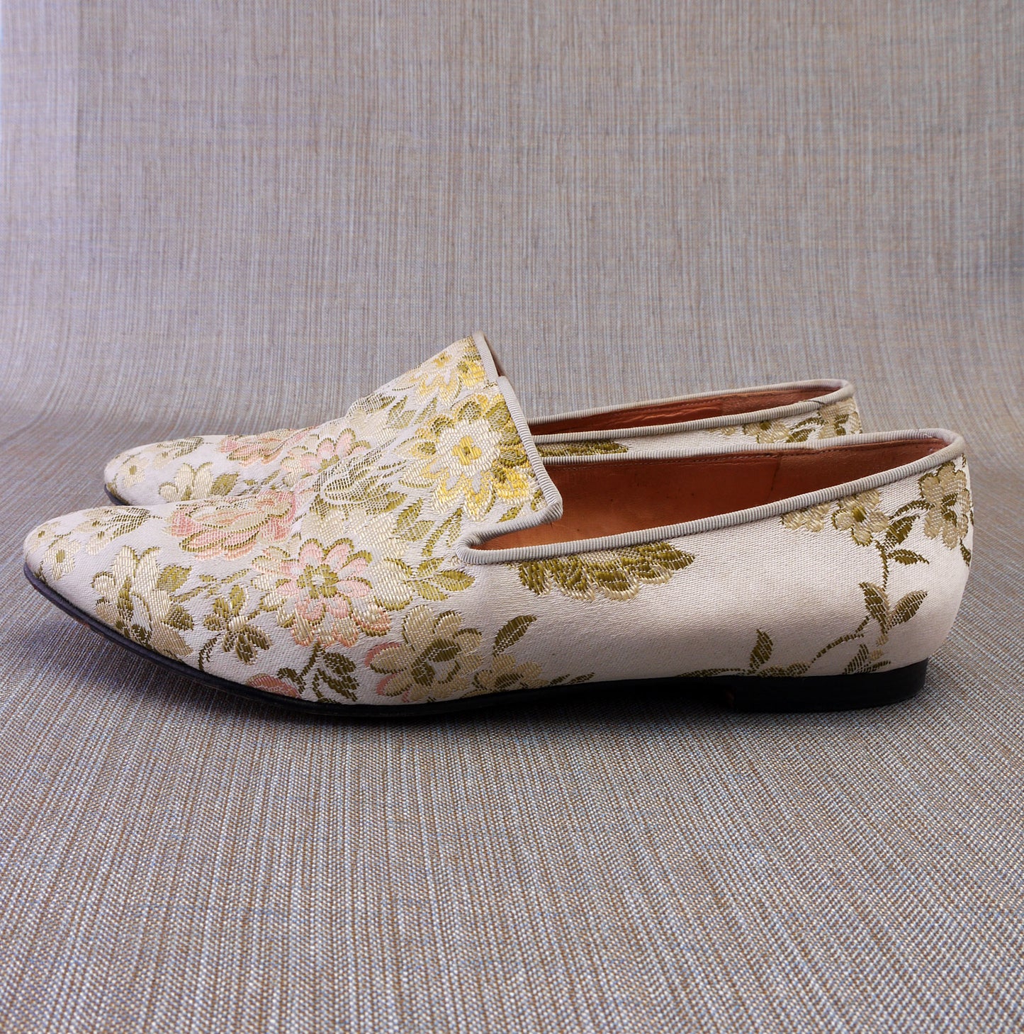 Johnny Moke White & Pink Brocade Slip On Flats UK 6