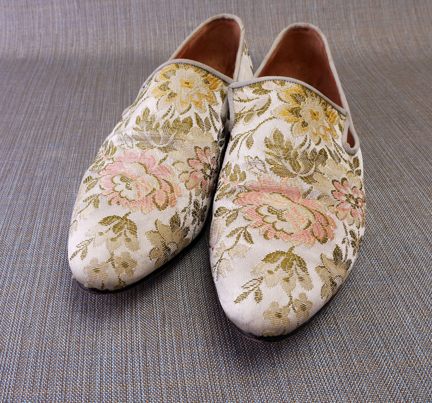 Johnny Moke White & Pink Brocade Slip On Flats UK 6
