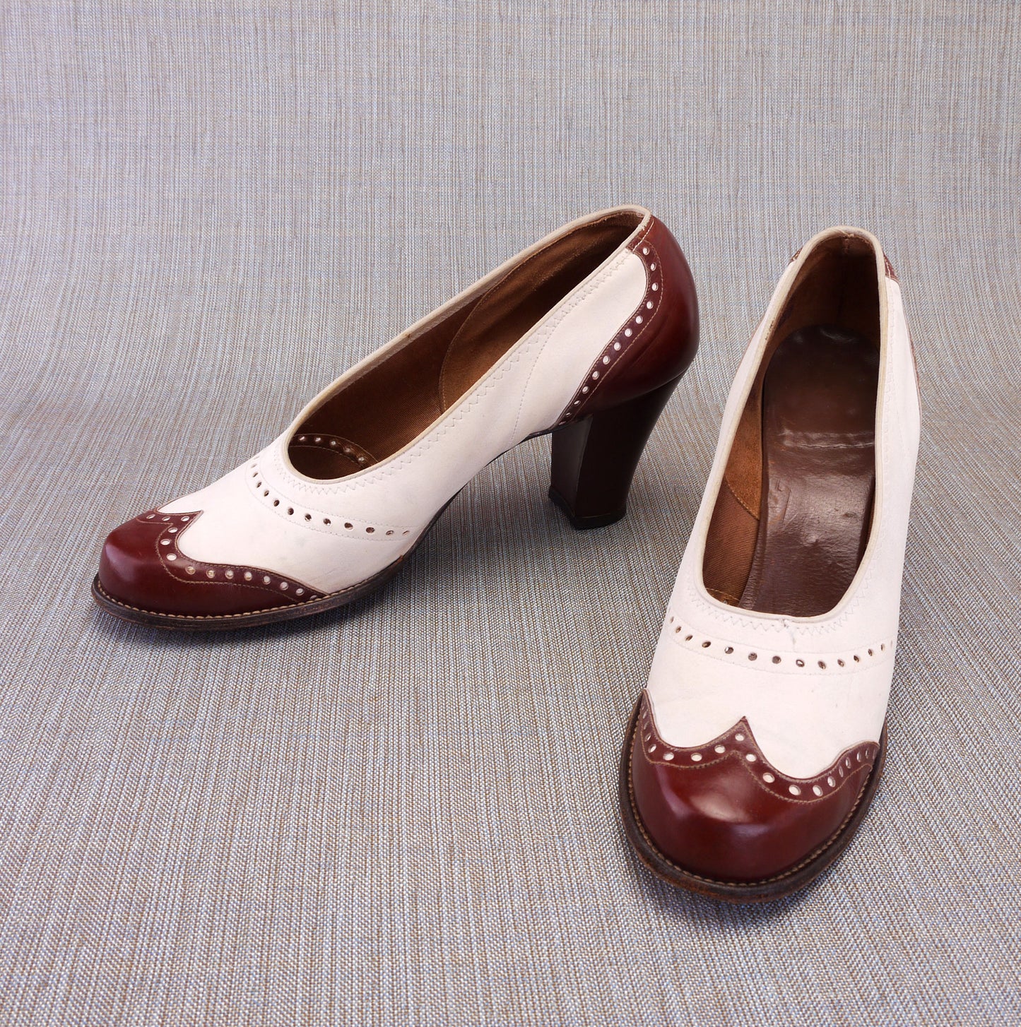 1940s Tan & White Spectators Pumps UK 4