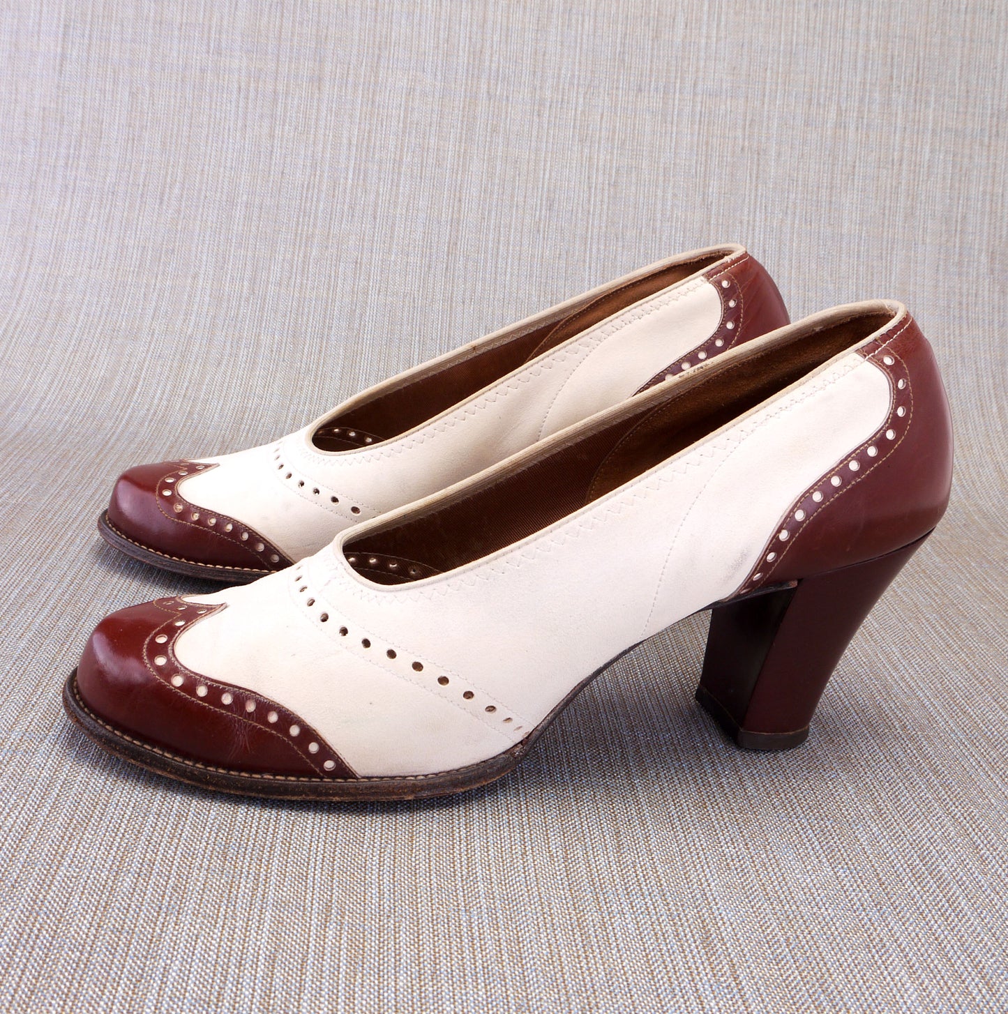 1940s Tan & White Spectators Pumps UK 4