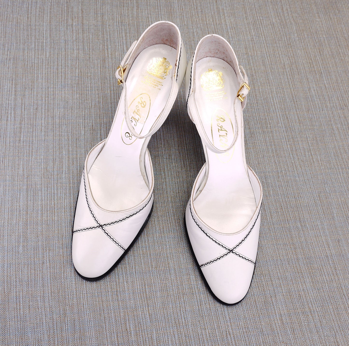Rayne Deadstock White D'Orsay Pumps c1980 UK 4