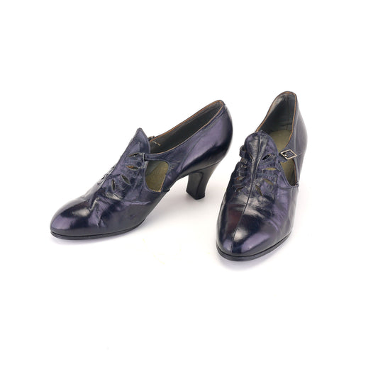 1930s Trueform Navy Pumps w Cutouts UK 6