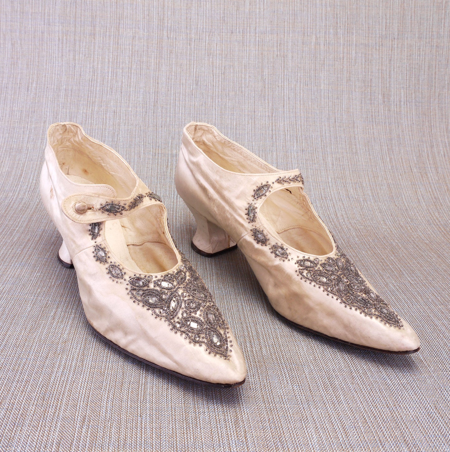 Edwardian White Silk Bar Shoes w Silver Beading UK 6