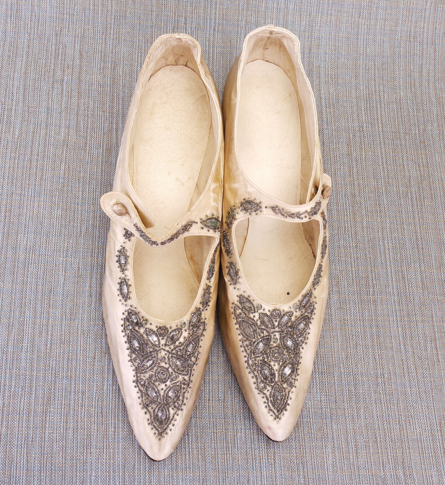 Edwardian White Silk Bar Shoes w Silver Beading UK 6