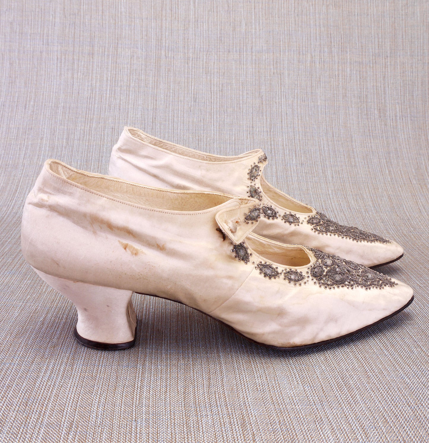 Edwardian White Silk Bar Shoes w Silver Beading UK 6