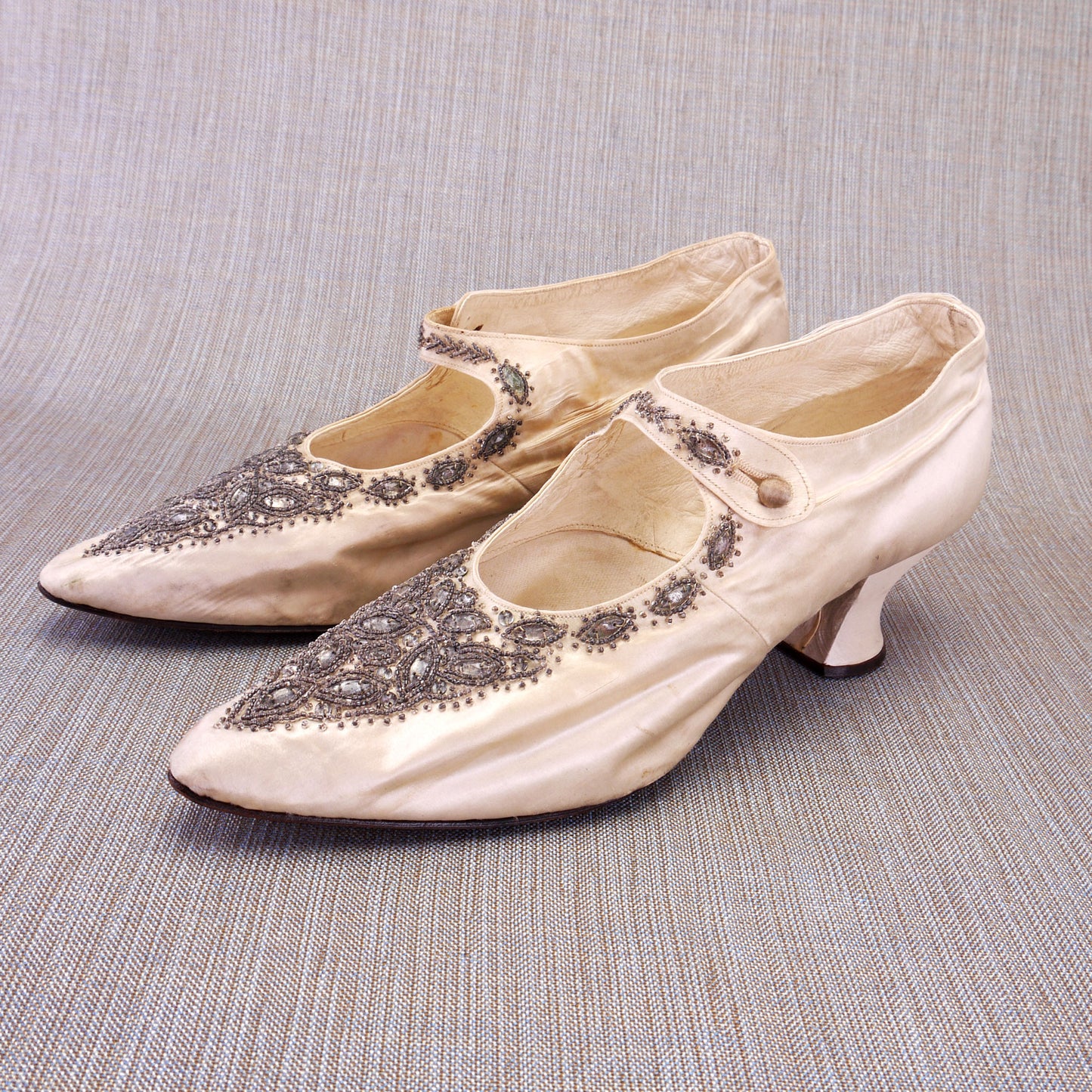 Edwardian White Silk Bar Shoes w Silver Beading UK 6