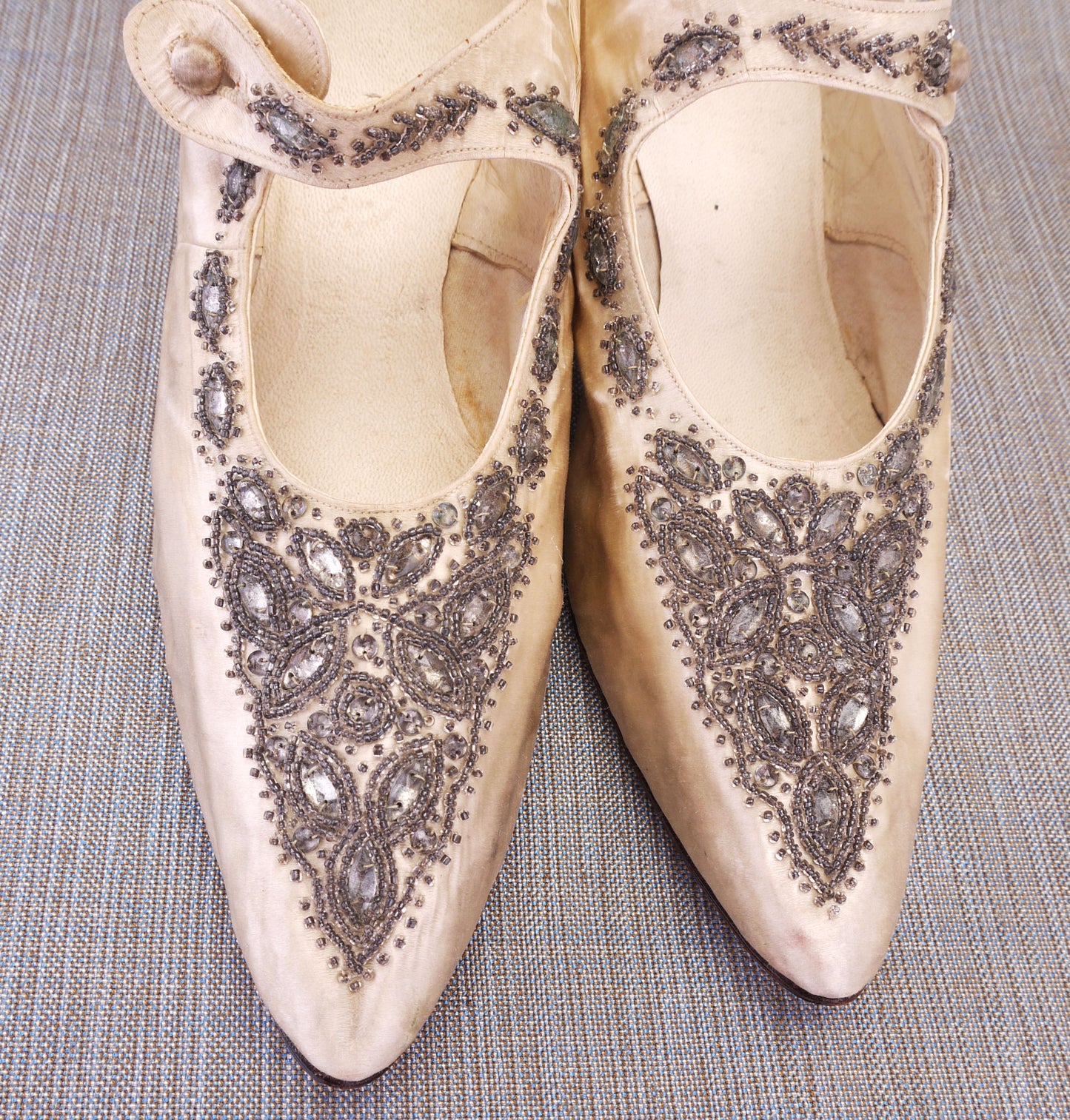 Edwardian White Silk Bar Shoes w Silver Beading UK 6