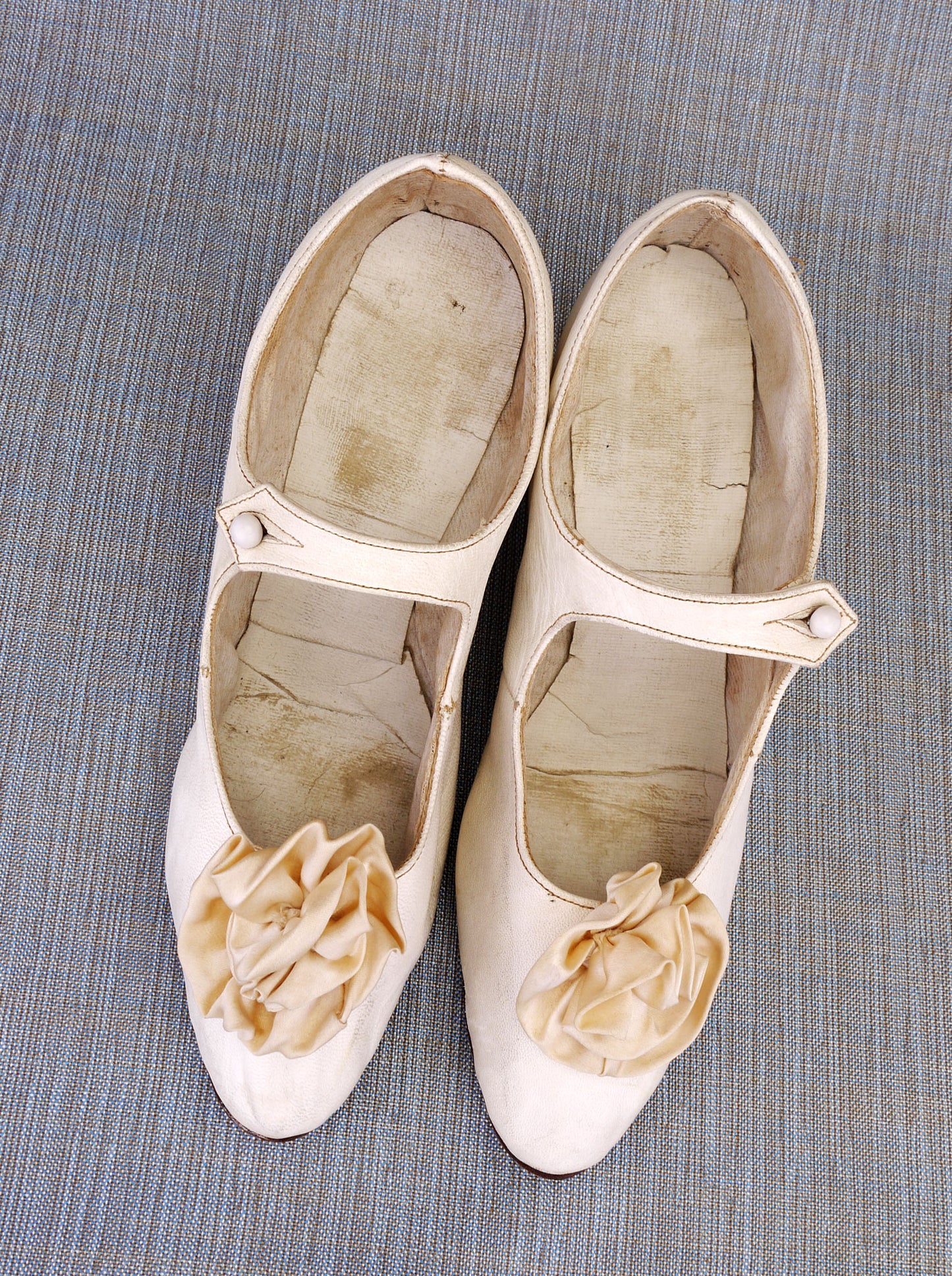 White Kid Victorian Wedding Shoes with Rosette c1900 UK 4