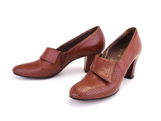 1930s 40s Perforated Tan Pumps with Tab by Central UK 5