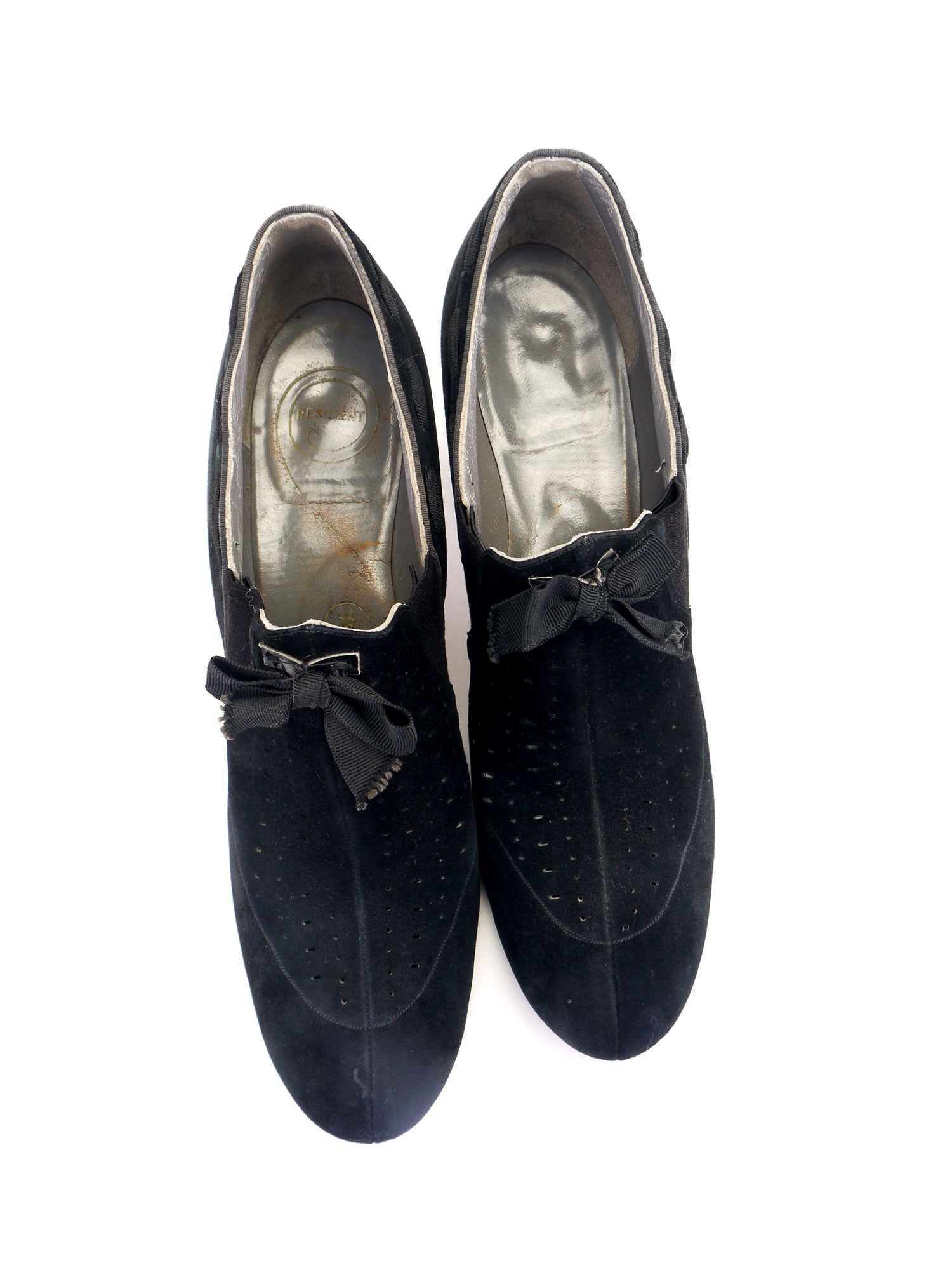 Naturalizer black suede store pumps