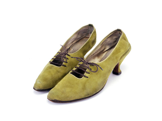 Incredible 1960s Chartreuse Ghillie Pumps by Pappagallo UK 7